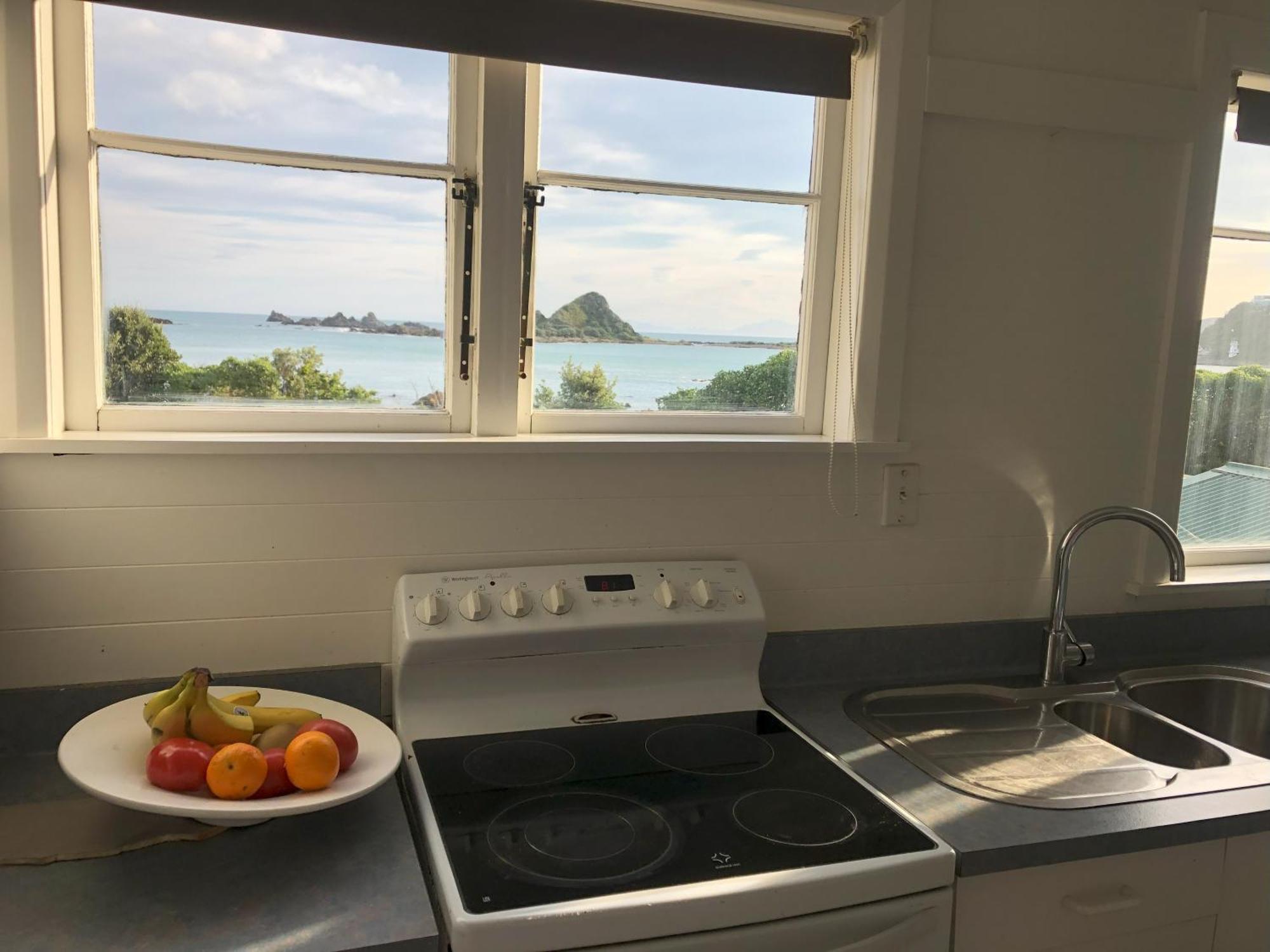 Апартаменты Seafront Haven In Island Bay With Deck, Outdoor Bath, And Parking Веллингтон Экстерьер фото