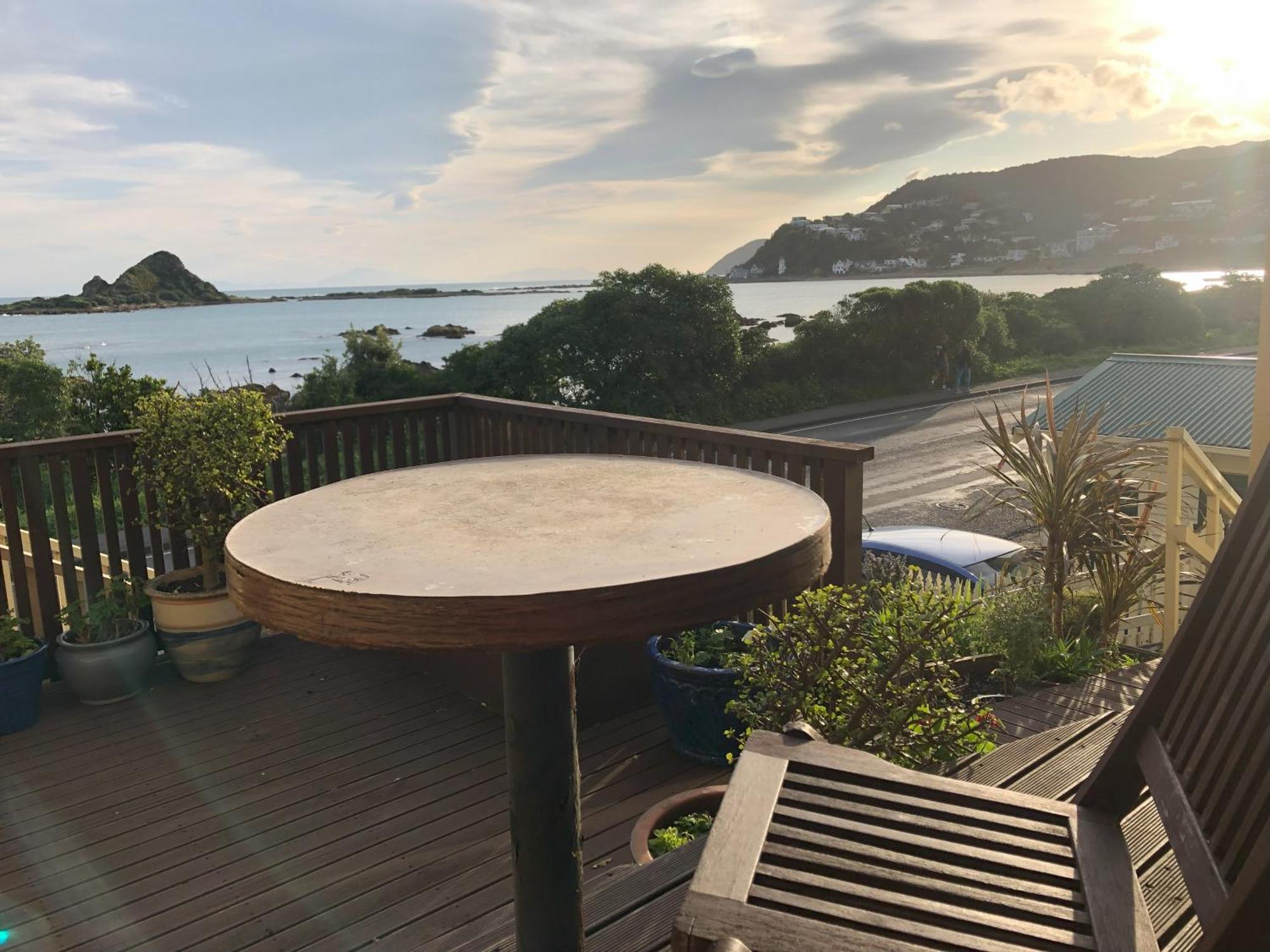 Апартаменты Seafront Haven In Island Bay With Deck, Outdoor Bath, And Parking Веллингтон Экстерьер фото