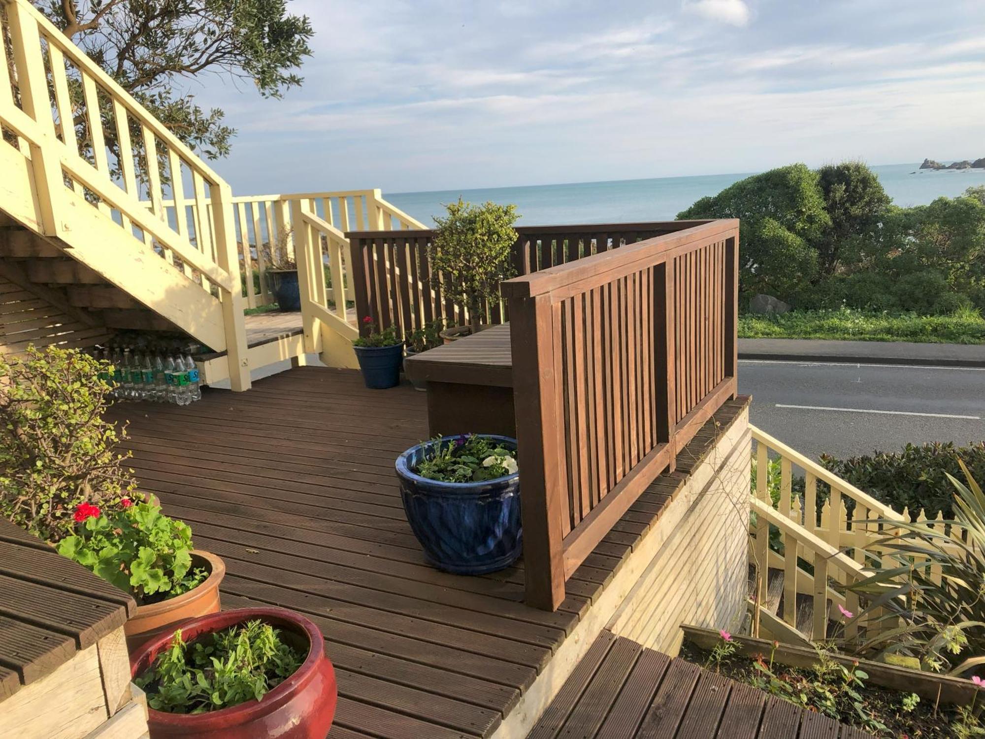 Апартаменты Seafront Haven In Island Bay With Deck, Outdoor Bath, And Parking Веллингтон Экстерьер фото