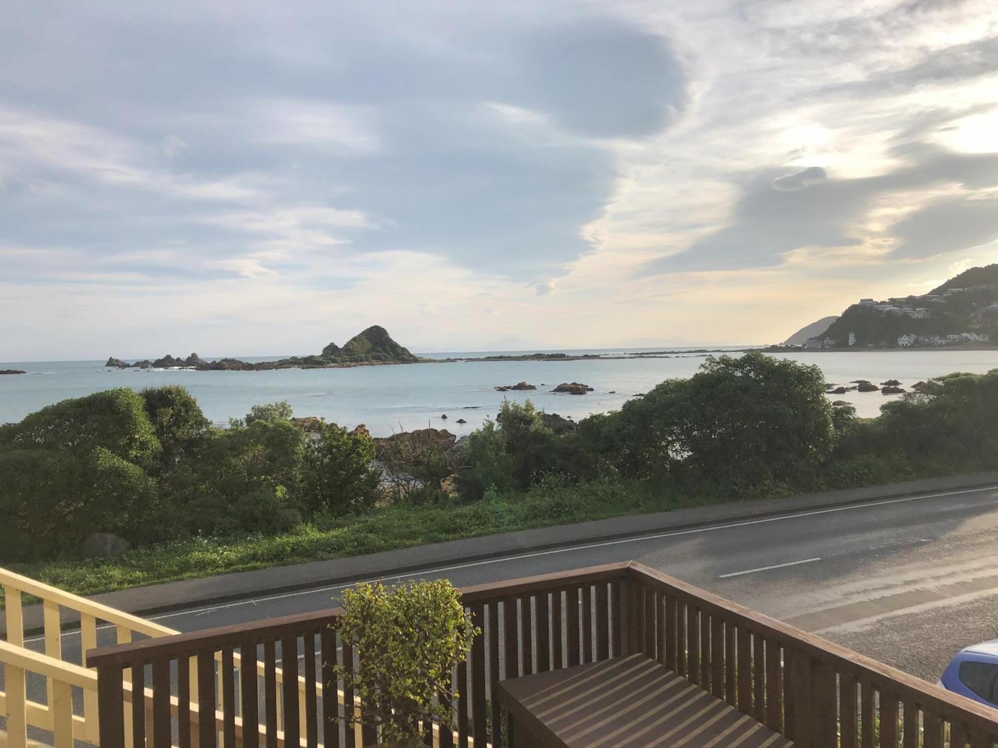Апартаменты Seafront Haven In Island Bay With Deck, Outdoor Bath, And Parking Веллингтон Экстерьер фото
